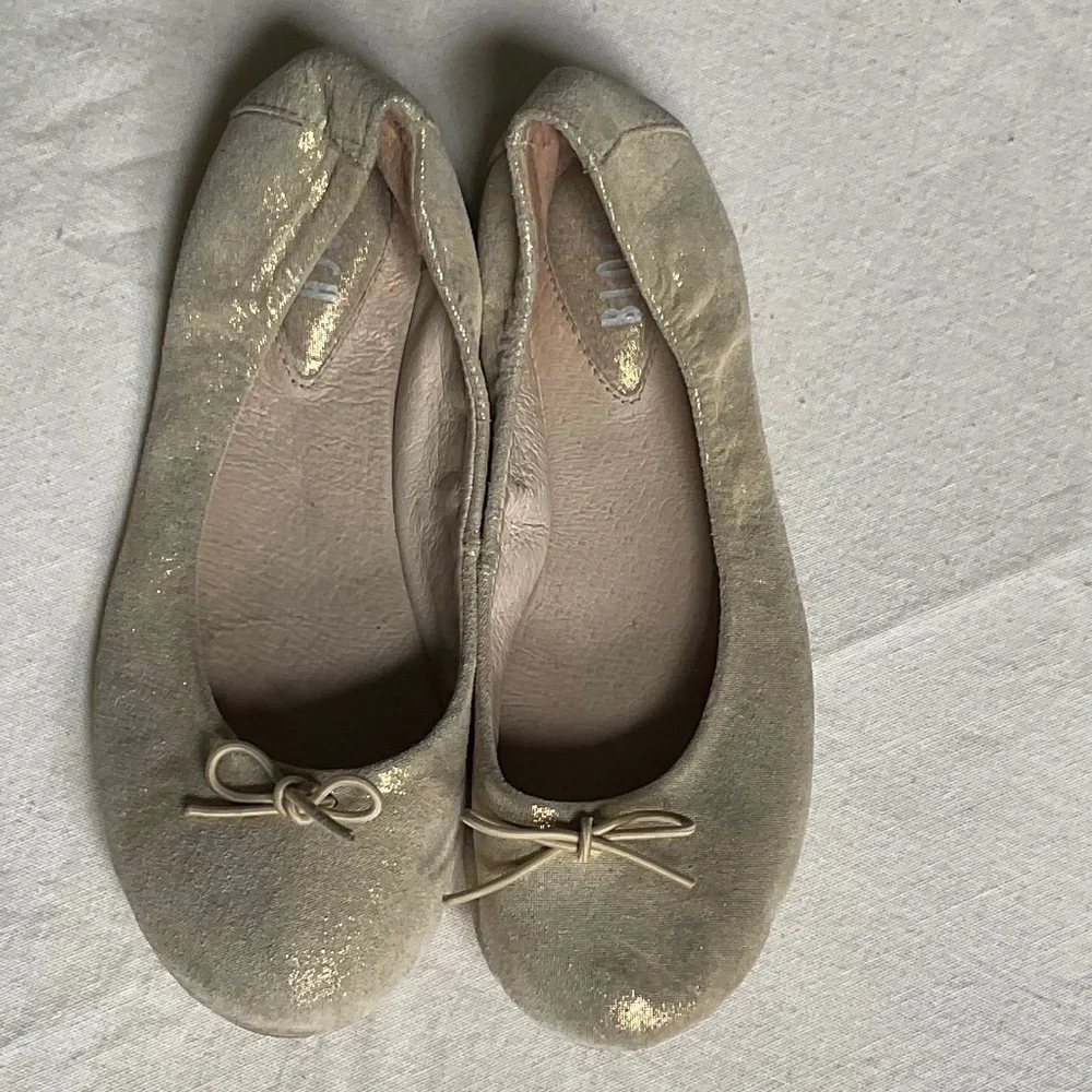 Bloch Cream/Gold Ballet Flat Shoes Size 32 (US 2)
